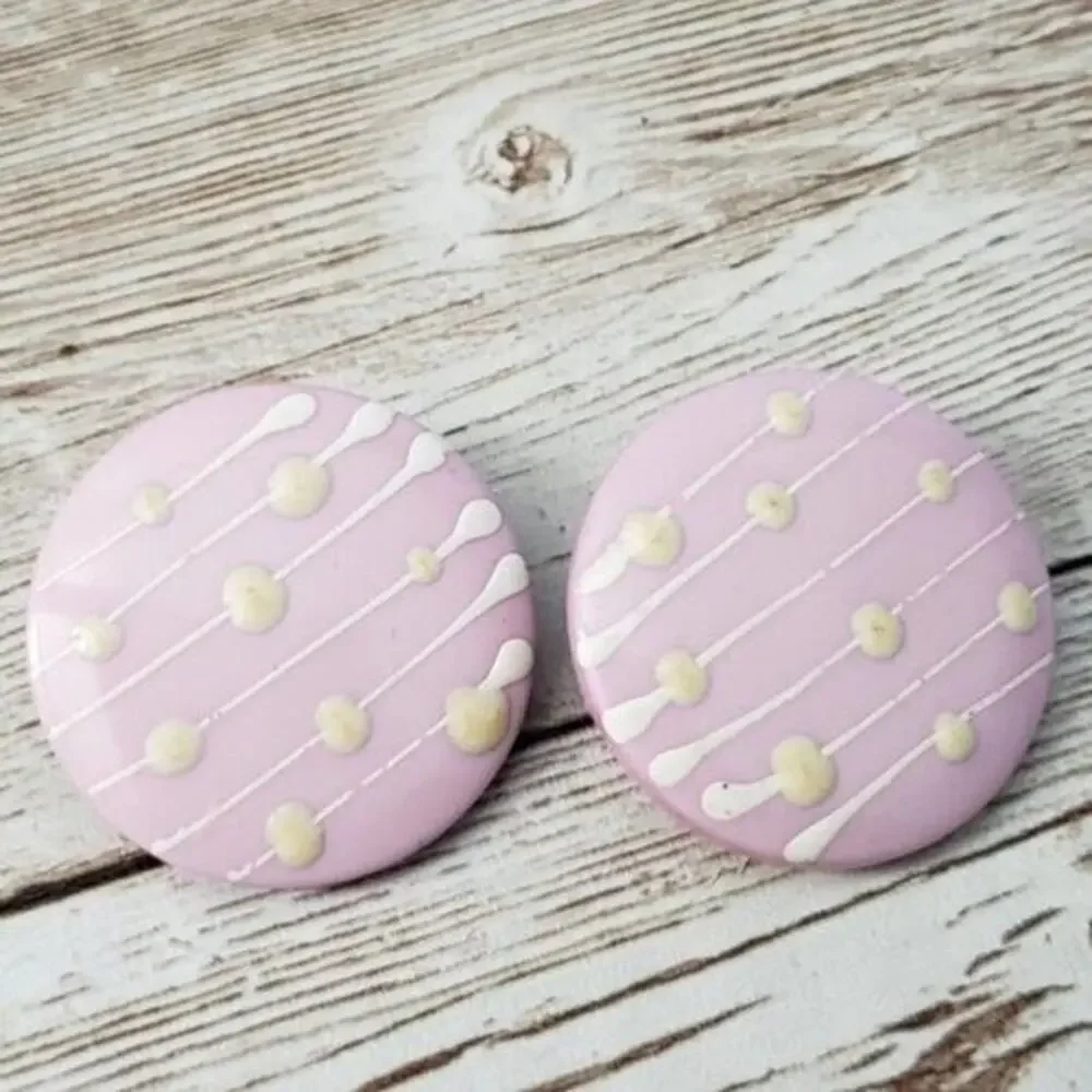 Vintage Clip On Earrings Light Purple & Cream Circle 1